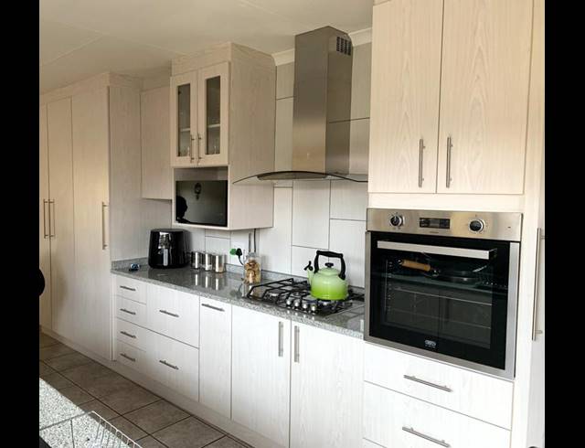 2 BEDROOM TOWNHOUSE FOR SALE IN BEYERS PARK